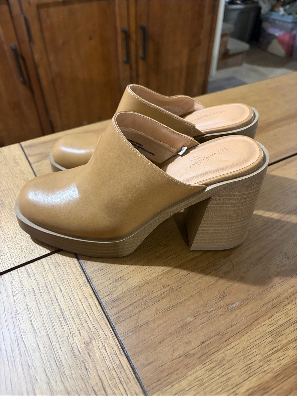 Universal Thread Tan Platform Mule Heels